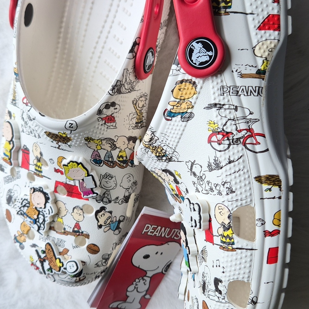 NEW Peanuts Snoopy Crocs Clogs Unisex Men's 8 / Women's 10 White